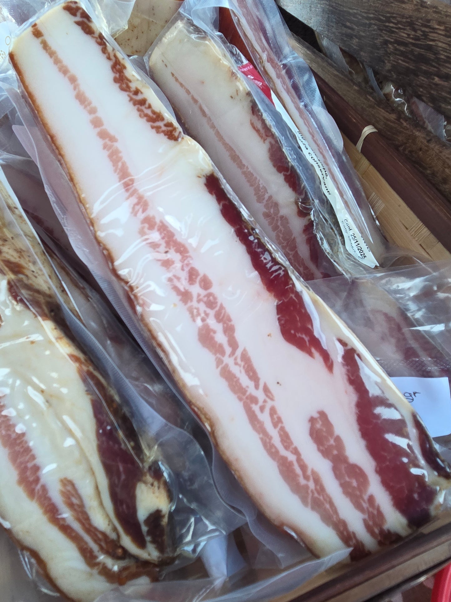 Pancetta étirée assaisonnée